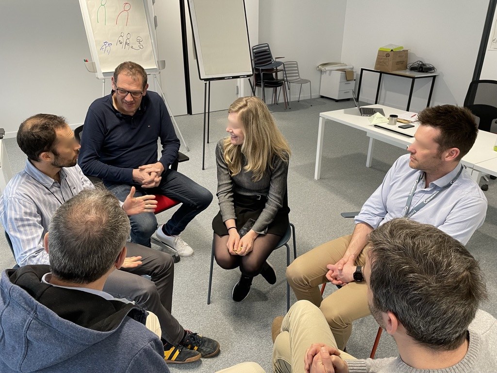 Atelier salle de muscu Equipage : un coach et cinq commerciaux en mise en situation